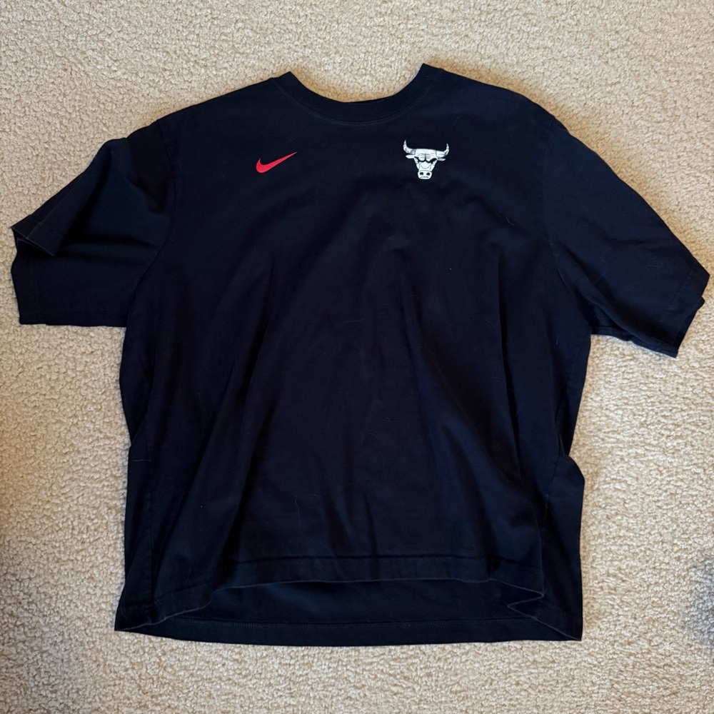 Black Nike Men's Chicago Bulls Shirt